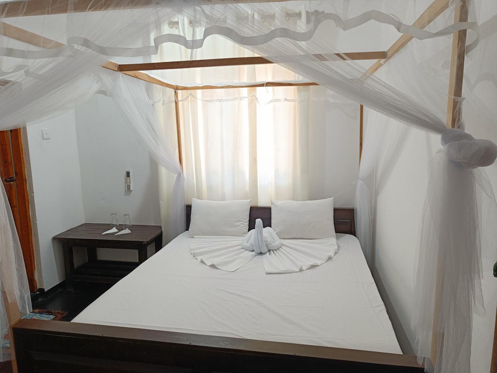 Kingly Aroma Hotel Arugam Bay Bilik gambar