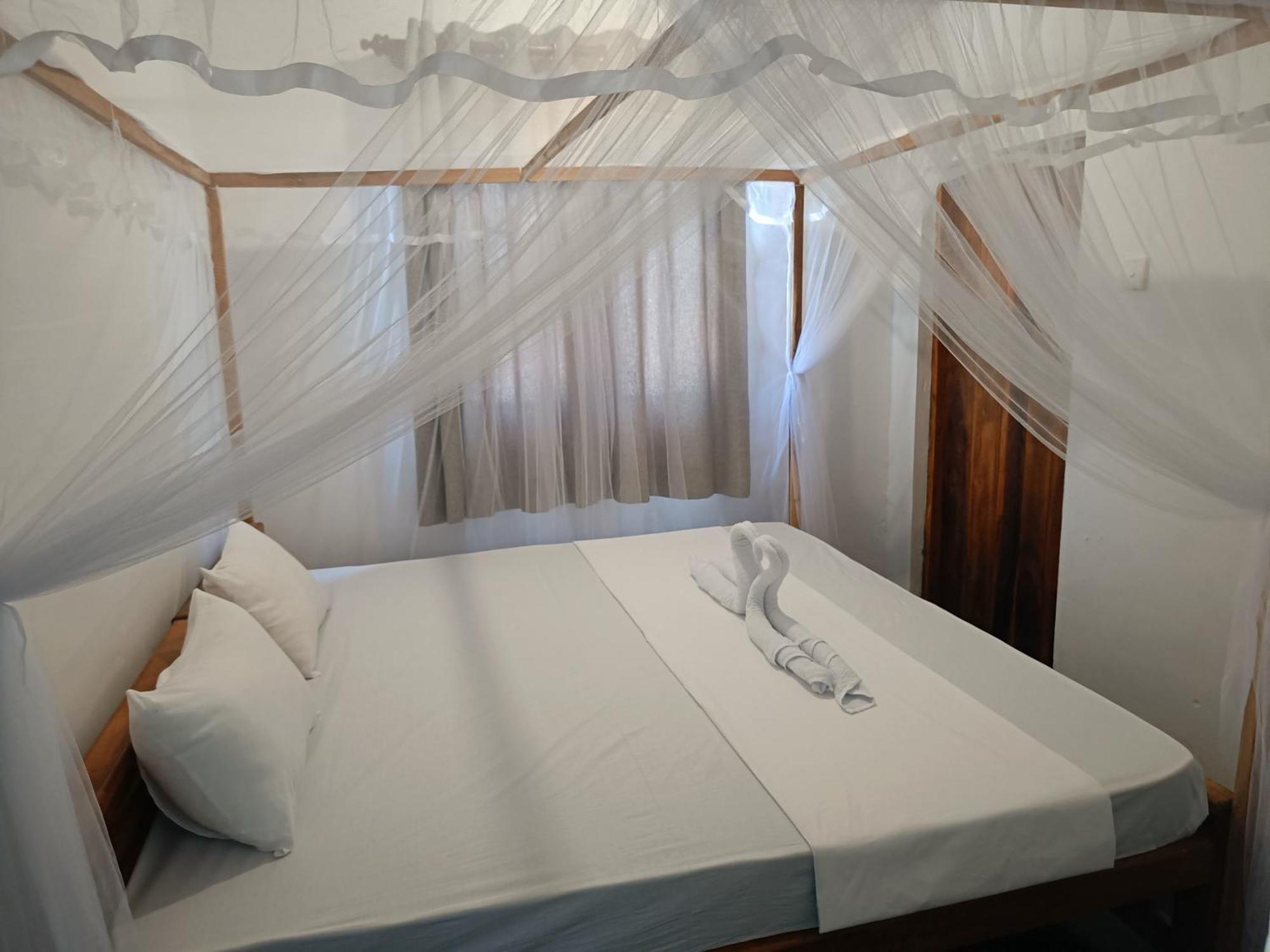 Kingly Aroma Hotel Arugam Bay Bilik gambar